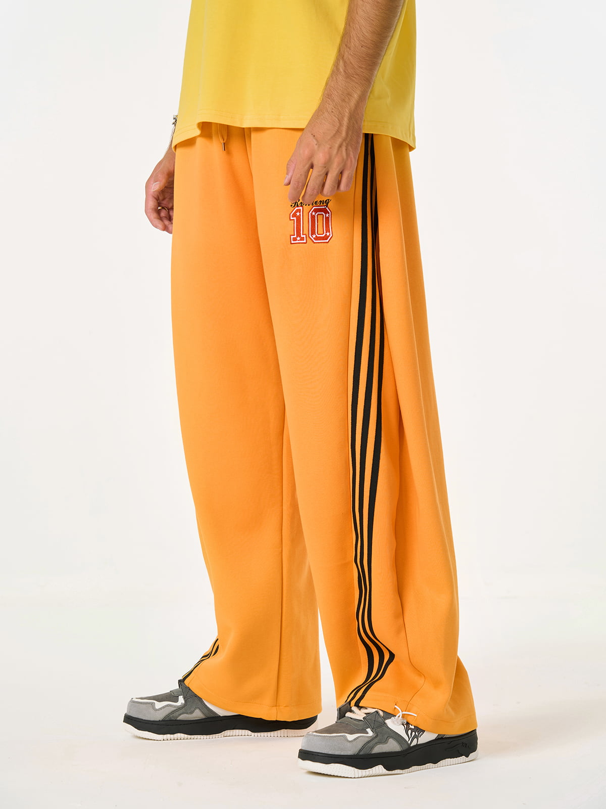 Boutique Mode Paris™ | Pantalon large à rayures latérales vintage style parachutiste