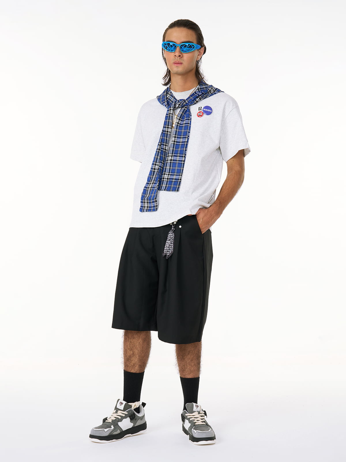 Boutique Mode Paris™ | T- shirt à capuche et cape à carreaux avec badge