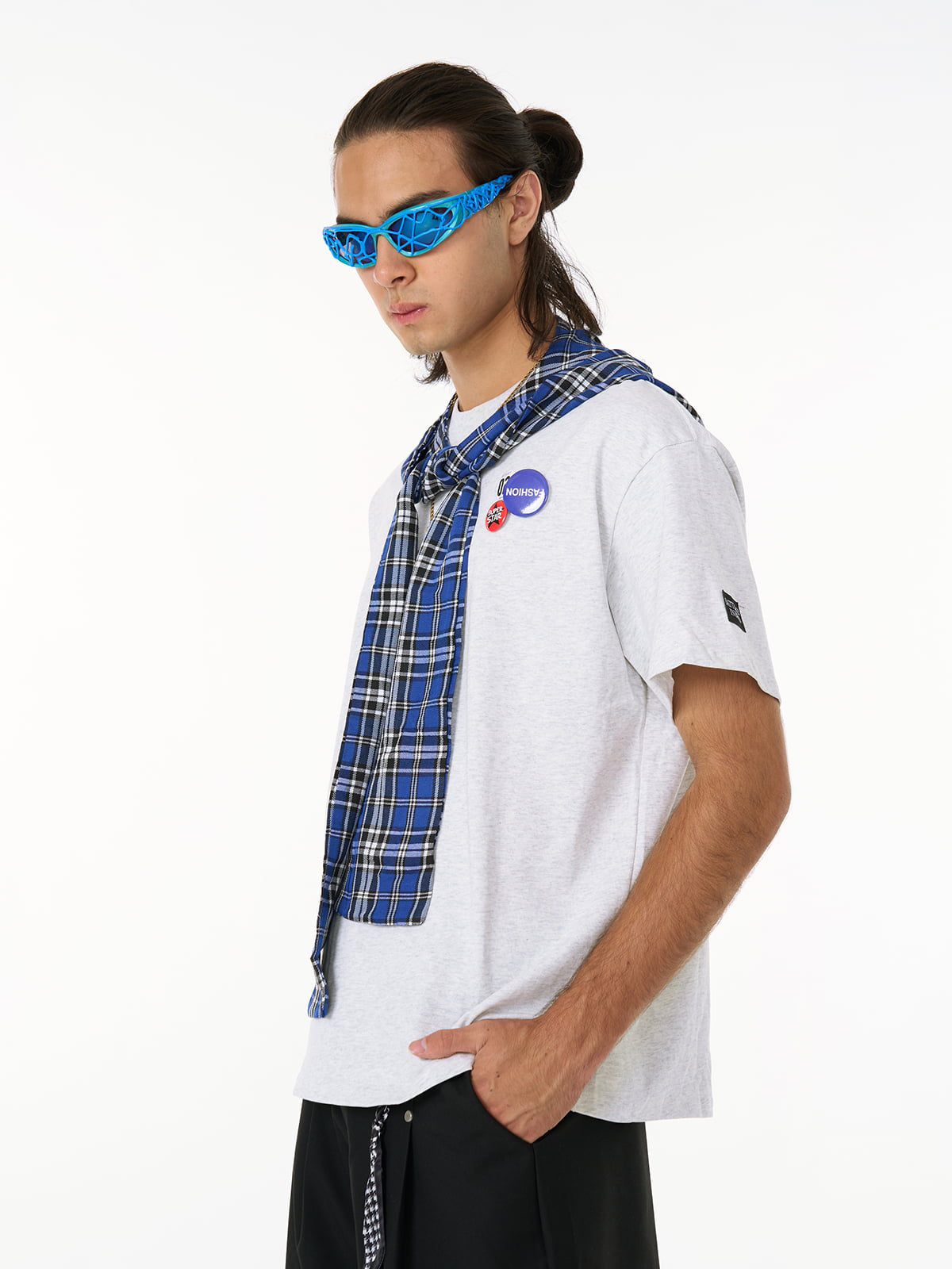 Boutique Mode Paris™ | T- shirt à capuche et cape à carreaux avec badge