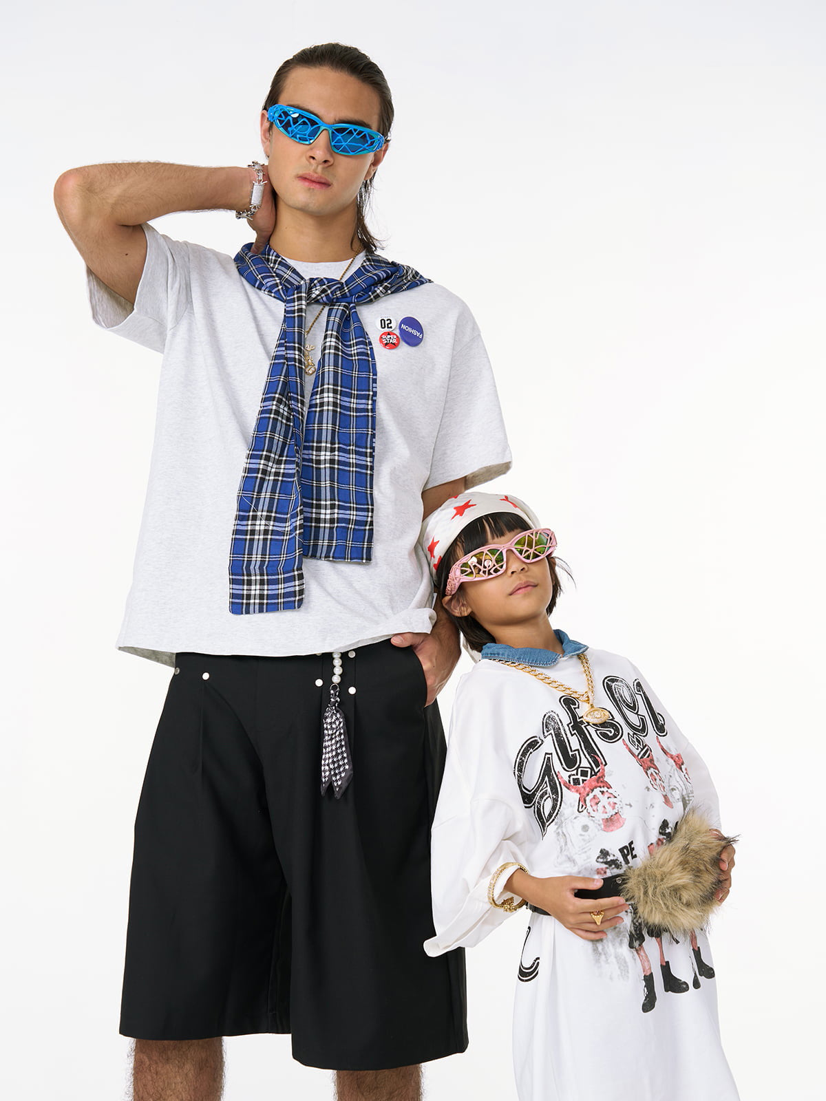 Boutique Mode Paris™ | T- shirt à capuche et cape à carreaux avec badge