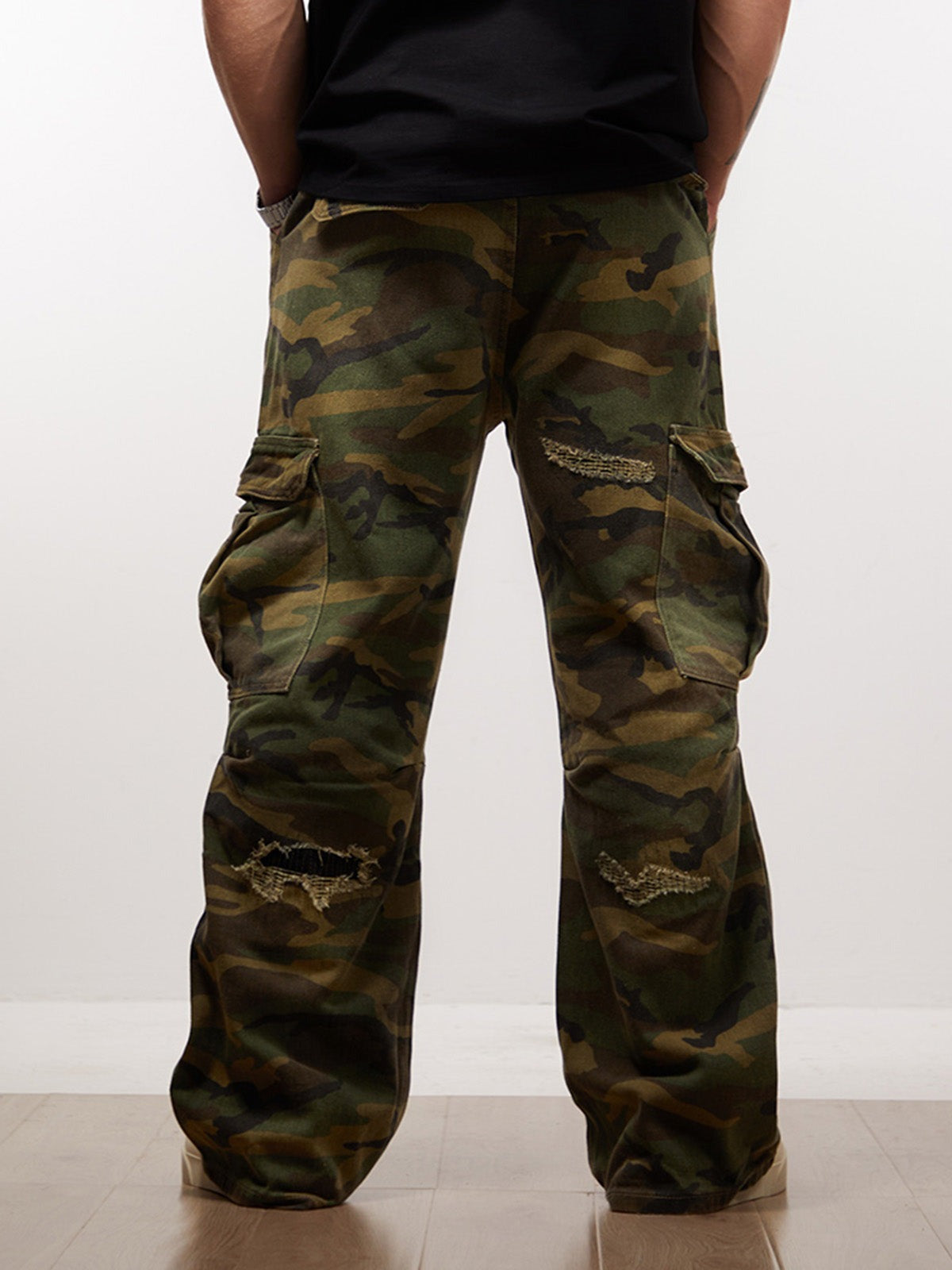 Boutique Mode Paris™ | Pantalon cargo évasé déchiré camouflage
