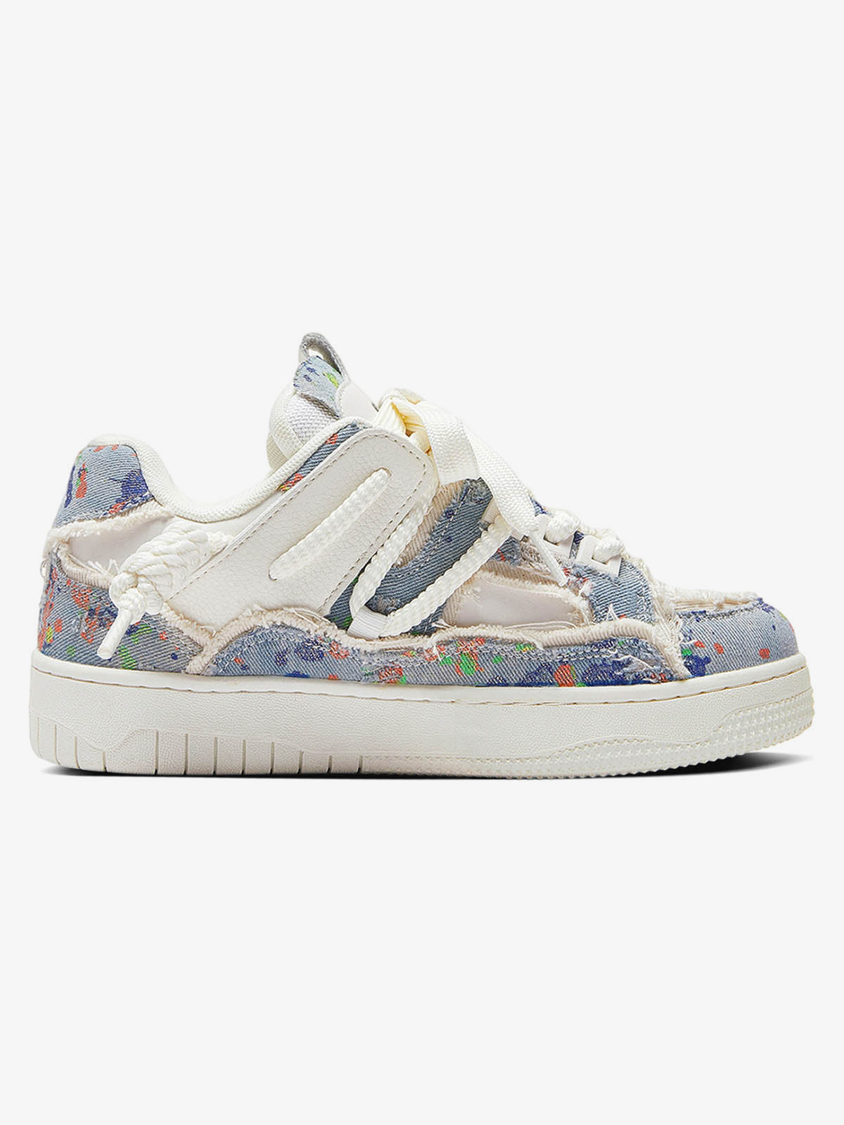 Boutique Mode Paris™ | Série Destruction Baskets à pompons contrastés